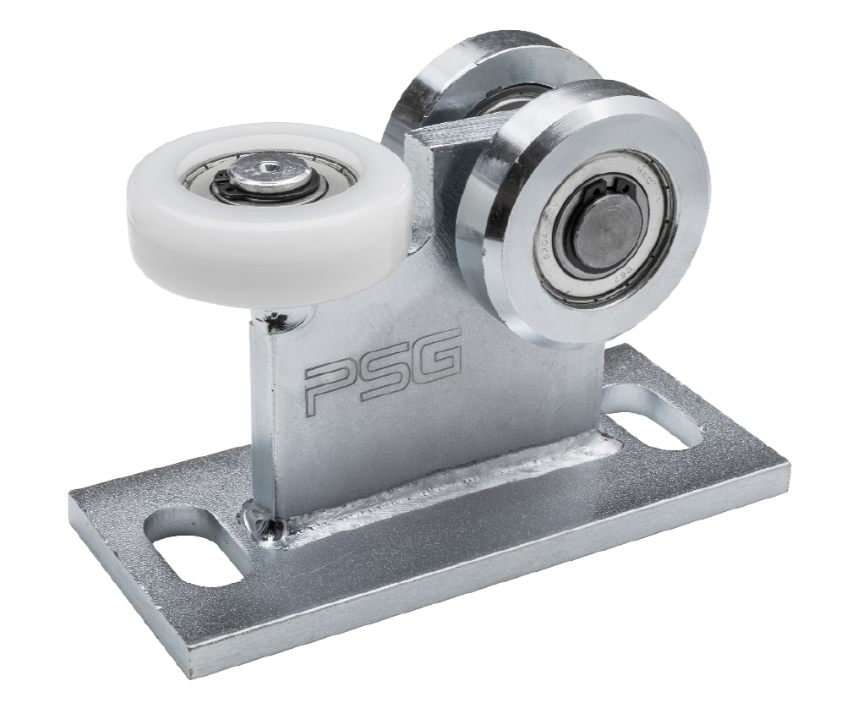 Metalowa podstawa z dwoma osiowymi kołami z łożyskami kulkowymi oraz jednym białym kółkiem z tworzywa, przystosowana do montażu przez dwie podłużne otwory montażowe. Na metalowej płycie wyraźnie wygrawerowany napis PSG, spawana konstrukcja z solidnym łączeniem elementów.