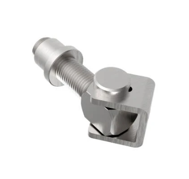 Na zdjęciu znajduje się metalowy element z mechanizmem zaciskowym składający się z gwintowanego trzpienia, okrągłej główki oraz ruchomego ramienia zakończonego wklęsłym, kanciastym uchwytem. Całość jest wykonana ze stali nierdzewnej i przeznaczona do montażu w narożniku, co sugeruje jej zastosowanie w precyzyjnym łączeniu lub zaciskaniu elementów konstrukcyjnych.