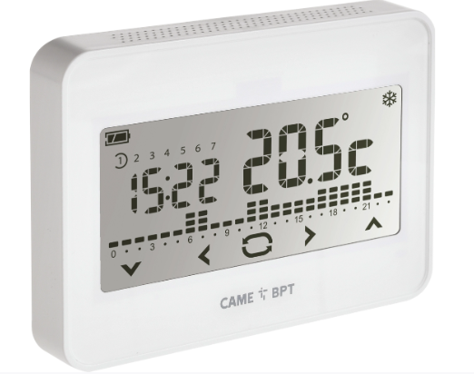 Biały elektroniczny termostat CAME BPT z wyświetlaczem LCD pokazującym czas 15:22, temperaturę 20.5°C, ikonę śnieżynki oraz wykresy temperatury i statusy na ekranie.