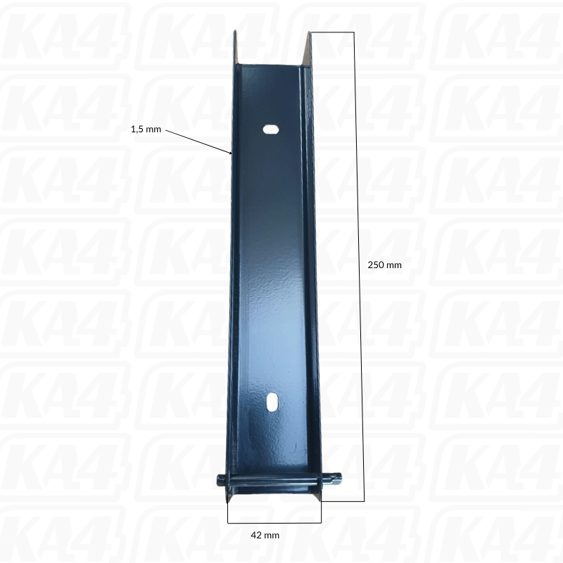 Pionowa czarna metalowa listwa o wymiarach 250 mm długości i 42 mm szerokości, z otworami owalnymi na środku oraz oznaczeniem grubości 1,5 mm, z metalowym prętem mocującym przy dolnej krawędzi.